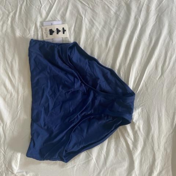 XL Womens bathing suit top and supportive bottom. Navy blue, top ties in back. - Picture 3 of 3